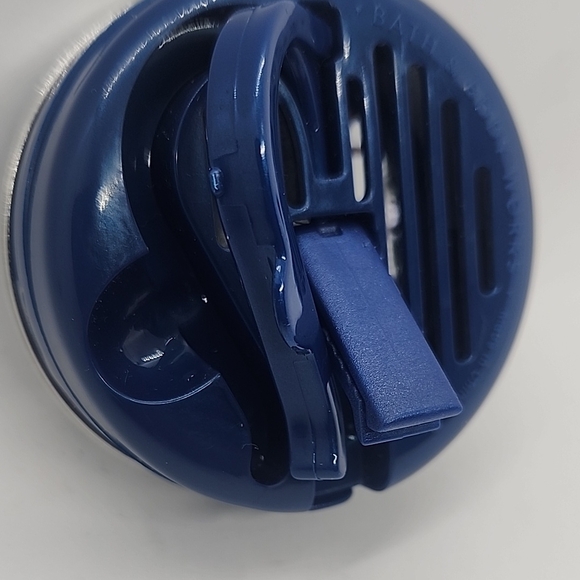 Bath & Body Works Sale Silver and Blue Globe Traveling Santa Visor Clip New - Picture 4 of 4